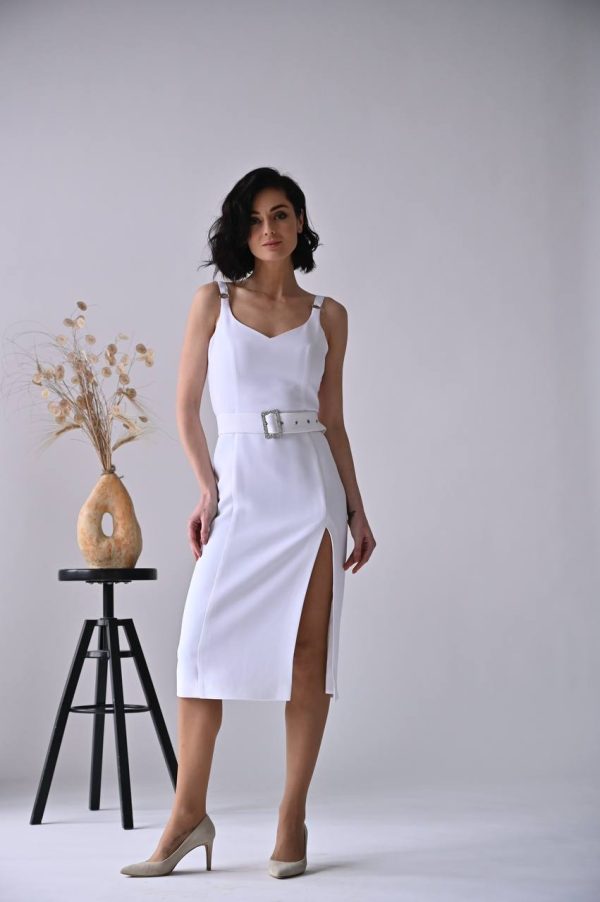 сукня з розрізом та пояском